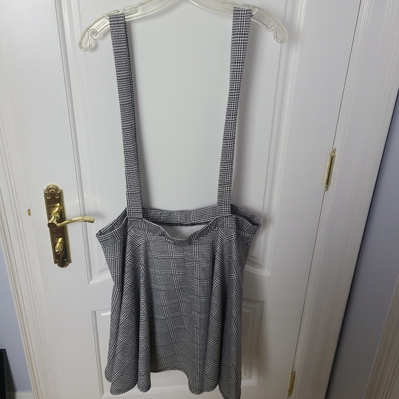 Boohoo Dogtooth Pinafore Skirt Size US 18 NWT - Picture 7 of 8